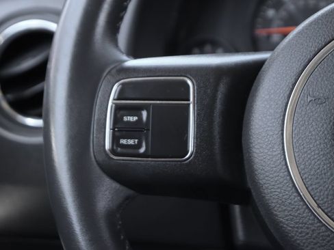 Used 2016 Jeep Patriot Latitude w/ Sun/Sound Group FWD image 21