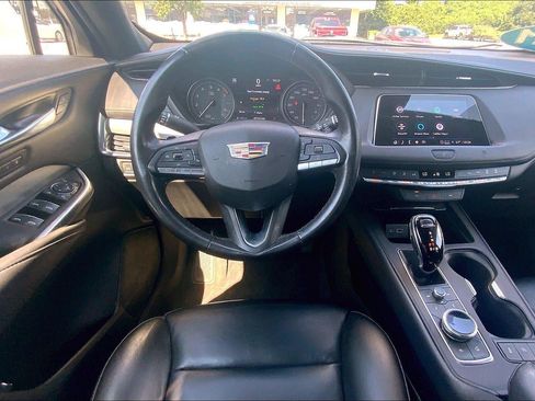Used 2021 Cadillac XT4 Premium Luxury w/ Technology Package AWD/4WD image 5