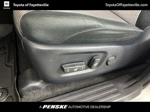 Used 2020 Toyota 4Runner SR5 AWD/4WD image 25