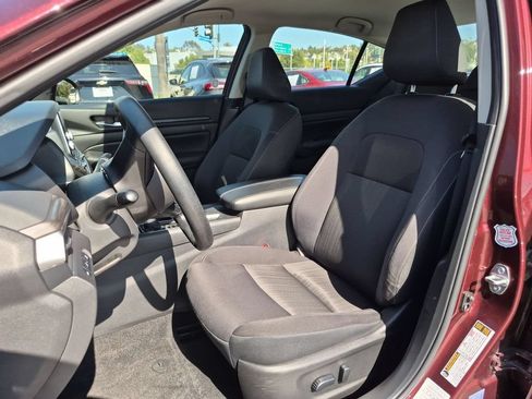 Used 2025 Nissan Altima 2.5 SV AWD/4WD image 25