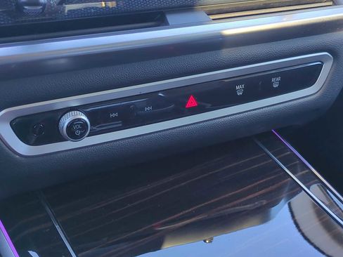 Used 2025 BMW X7 xDrive40i image 18