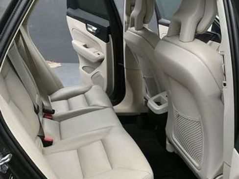 Used 2019 Volvo XC60 T6 Momentum w/ Multimedia Package AWD/4WD image 15