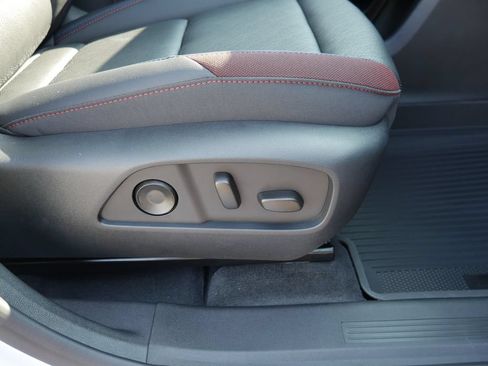 New 2026 Chevrolet Equinox RS w/ Convenience Package III AWD/4WD image 13