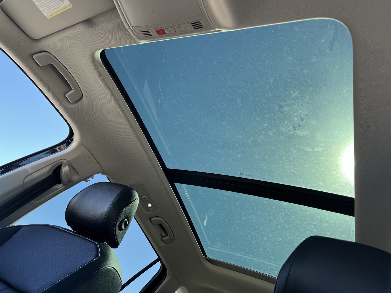 Used 2024 Volkswagen Tiguan SE w/ Panoramic Sunroof Package FWD image 22