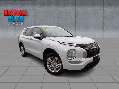 Used 2024 Mitsubishi Outlander ES AWD/4WD image 1