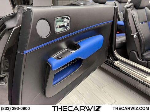 Used 2019 Rolls-Royce Dawn RWD image 57