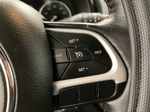 Used 2018 Jeep Renegade Trailhawk image 24