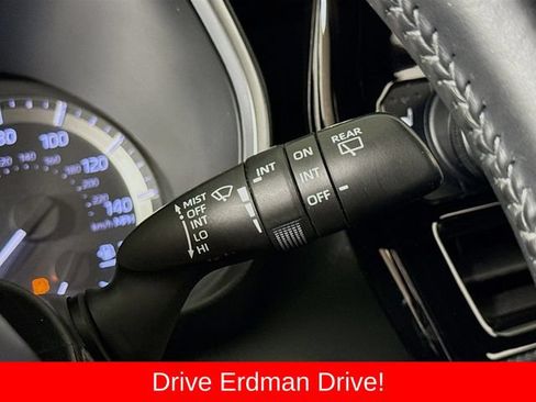 Used 2023 Toyota Highlander XSE FWD image 16
