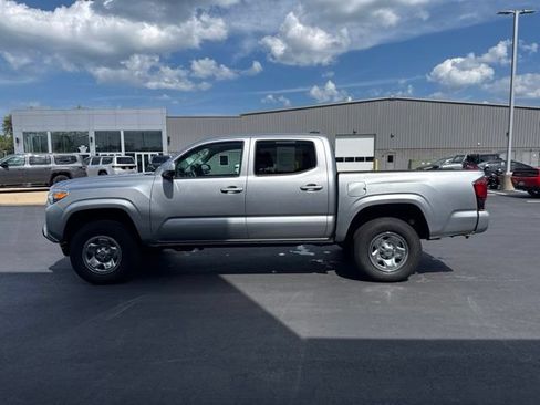 Used 2023 Toyota Tacoma SR AWD/4WD image 4