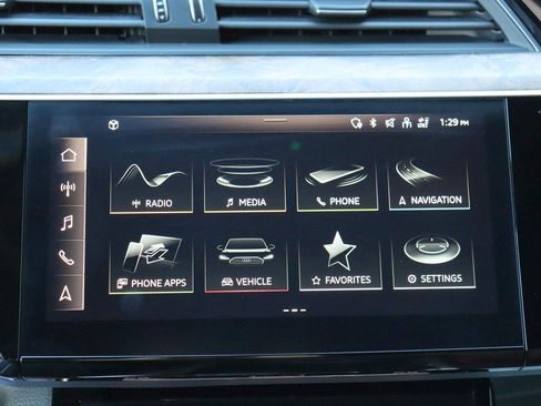 Used 2021 Audi e-tron Premium Plus w/ Premium Plus Package image 37