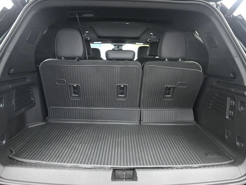 Used 2025 Chevrolet Traverse High Country w/ LPO, Floor Liner Package AWD/4WD image 12