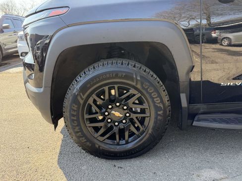Certified 2024 Chevrolet Silverado EV W/T AWD/4WD image 8
