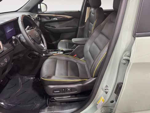 Used 2025 Chevrolet TrailBlazer ACTIV w/ Convenience Package FWD image 10