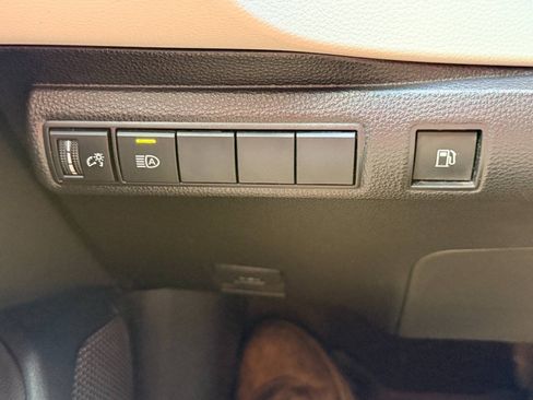 Used 2021 Toyota Corolla LE FWD image 30