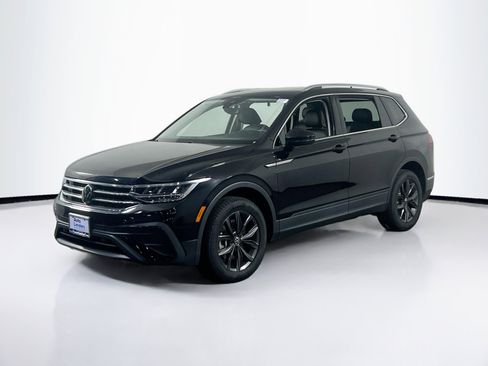 Used 2023 Volkswagen Tiguan SE AWD/4WD image 1
