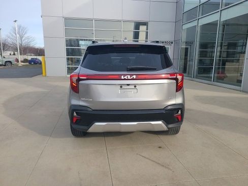Used 2024 Kia Seltos EX image 6