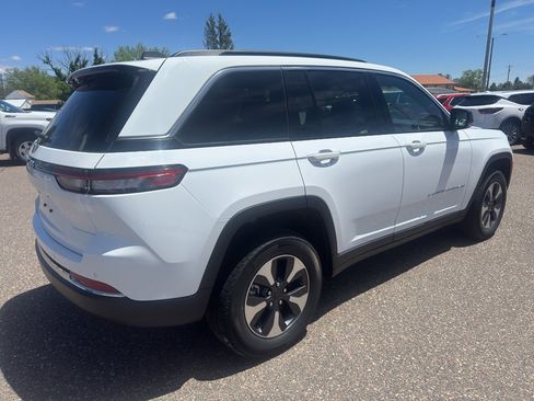 Used 2024 Jeep Grand Cherokee Limited 4xe w/ Trailer Tow Package AWD/4WD image 6
