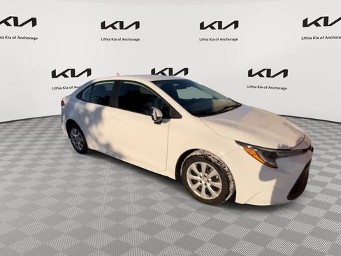 Used 2024 Toyota Corolla LE image 2