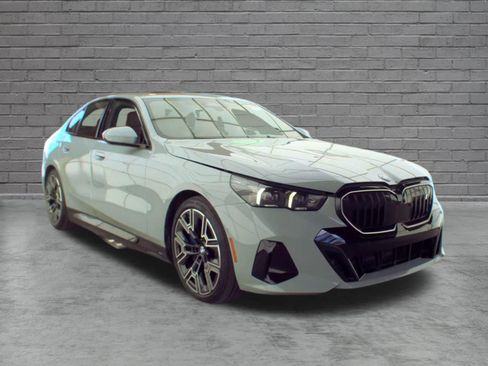 Used 2026 BMW i5 eDrive40 AWD/4WD image 3