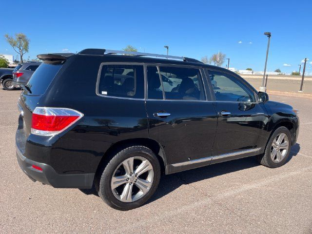 Used 2011 Toyota Highlander Limited w/ Tow Pkg AWD/4WD image 4