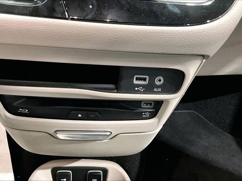 Used 2018 Chrysler Pacifica Touring-L Plus w/ Advanced Safetytec Group FWD image 32