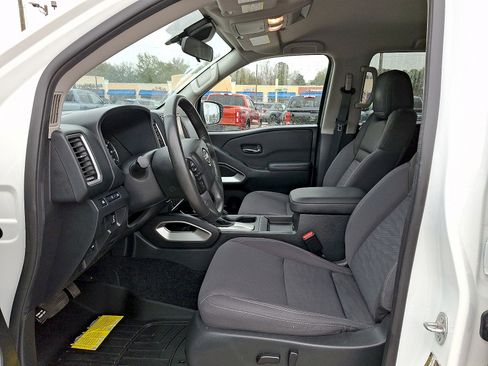 Used 2023 Nissan Frontier SV w/ SV Convenience Package image 13