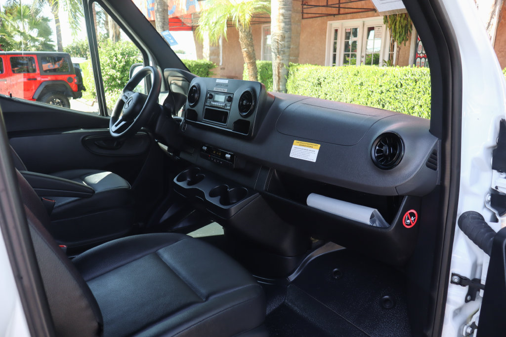 Used 2022 Mercedes-Benz Sprinter 2500 image 34