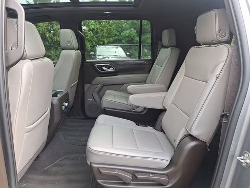 Used 2023 GMC Yukon XL SLT AWD/4WD image 13