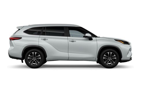 New 2026 Toyota Highlander XLE image 12