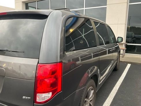 Used 2016 Dodge Grand Caravan SXT image 5