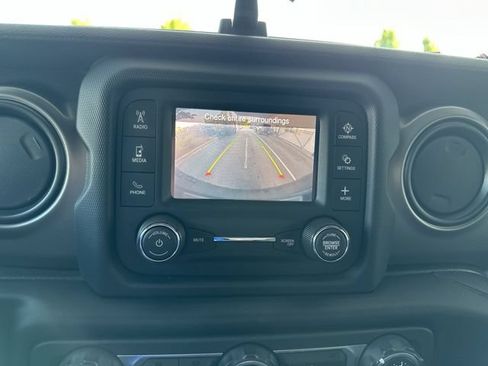 Used 2020 Jeep Wrangler Unlimited Sport AWD/4WD image 17