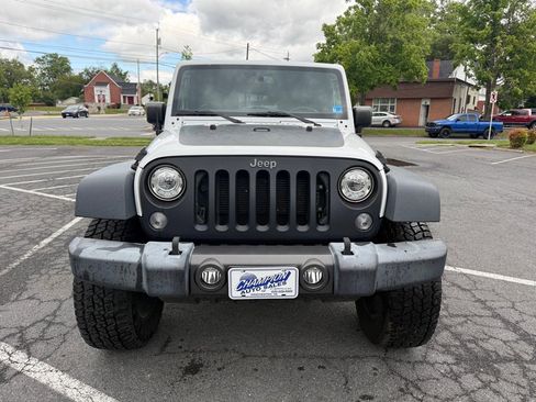 Used 2017 Jeep Wrangler Unlimited Sport AWD/4WD image 3