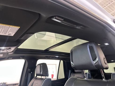 Certified 2022 Cadillac Escalade Premium Luxury w/ Performance Package AWD/4WD image 15