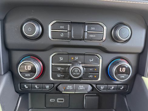 Used 2023 Chevrolet Tahoe Premier image 11