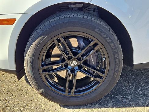 Used 2024 Porsche Macan T w/ Premium Plus Package image 38