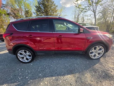 Used 2019 Ford Escape Titanium image 4