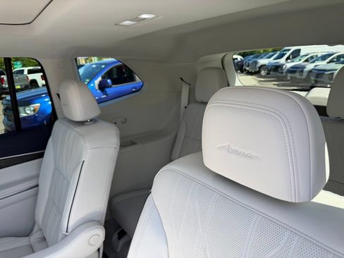New 2027 Buick Enclave Avenir w/ LPO, Floor Liner Package AWD/4WD image 11