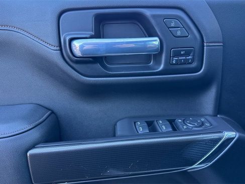 Used 2021 GMC Sierra 1500 AT4 w/ Off-Road Performance Package image 11