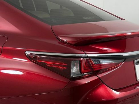 Used 2019 Lexus ES 300h w/ Premium Package FWD image 16