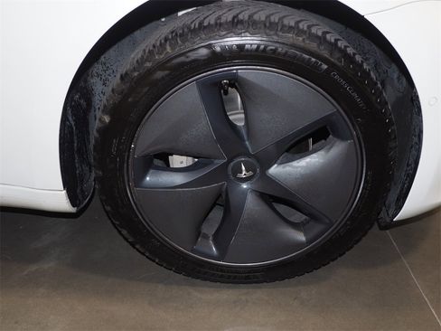 Used 2020 Tesla Model 3 Standard Range Plus image 16