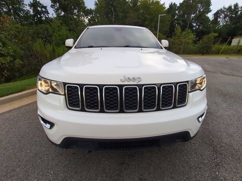 Used 2019 Jeep Grand Cherokee Laredo RWD image 2