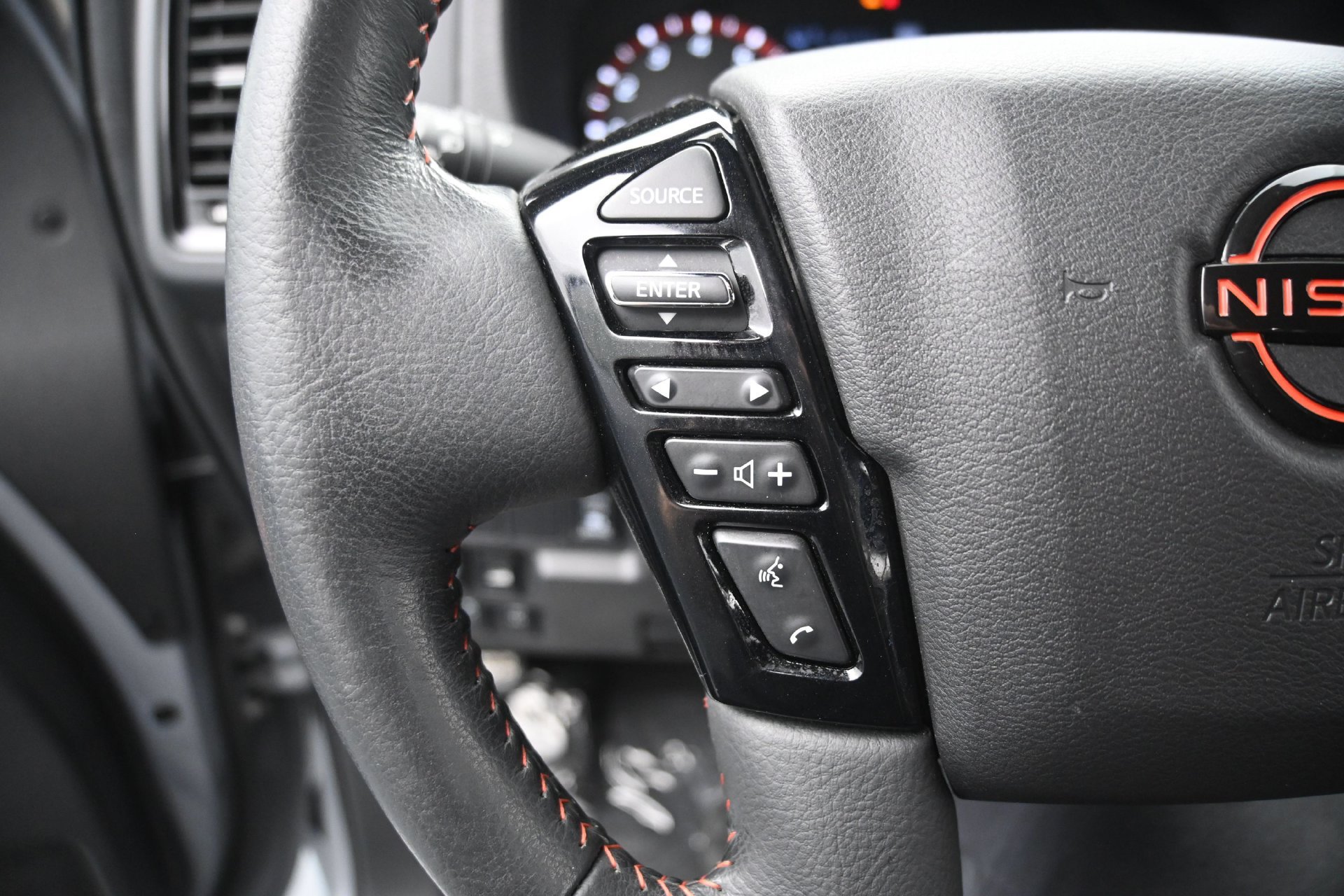 Used 2023 Nissan Frontier PRO-4X w/ Pro Convenience Package AWD/4WD image 27