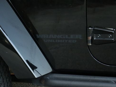 Used 2015 Jeep Wrangler Unlimited Sahara image 26