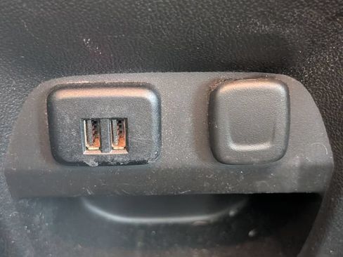 Used 2015 Chevrolet Colorado Z71 AWD/4WD image 27