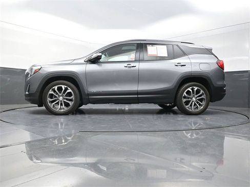 Used 2021 GMC Terrain SLT image 30