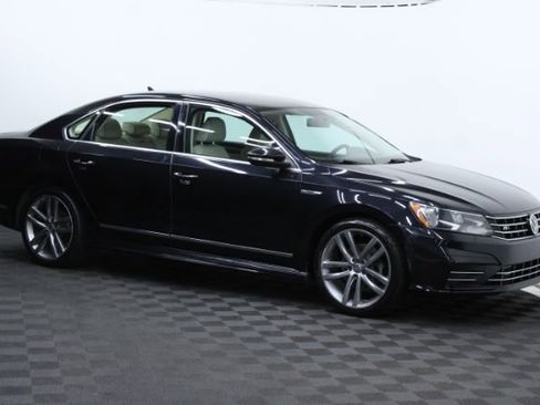 Used 2017 Volkswagen Passat 1.8T R-Line image 1