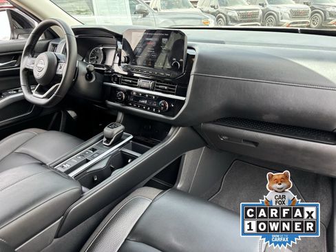Used 2025 Nissan Pathfinder SL FWD image 13