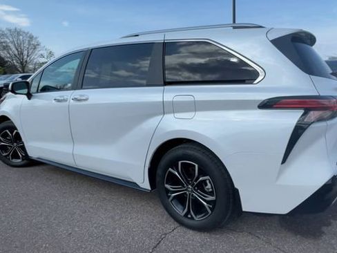 New 2026 Toyota Sienna Platinum AWD/4WD image 4