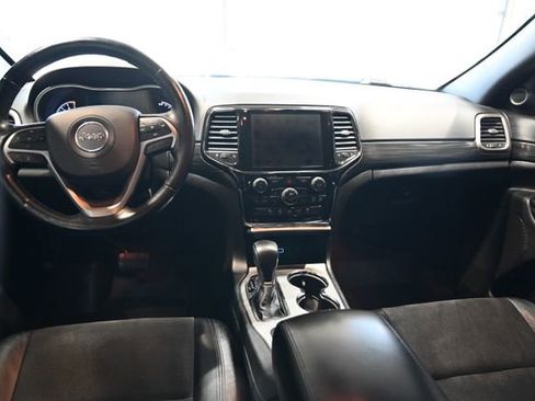 Used 2021 Jeep Grand Cherokee Laredo X image 12