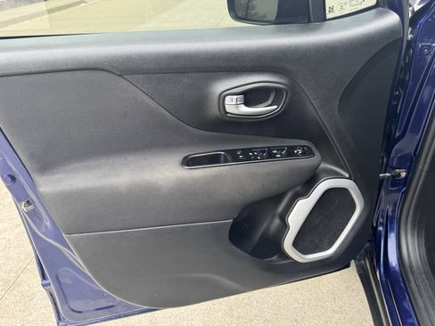 Used 2019 Jeep Renegade Sport FWD image 11
